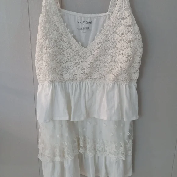 Lace and Ruffles Large White Tank Top EUC - Picture 1 of 7